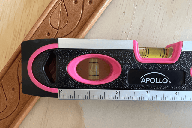 PINK 9-inch torpedo-shaped spirit level for 180/90/45 degrees leveling-- DT5019P