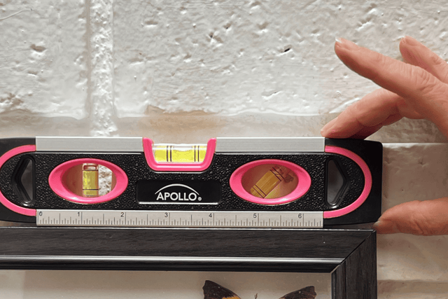 PINK 9-inch torpedo-shaped spirit level for 180/90/45 degrees leveling-- DT5019P