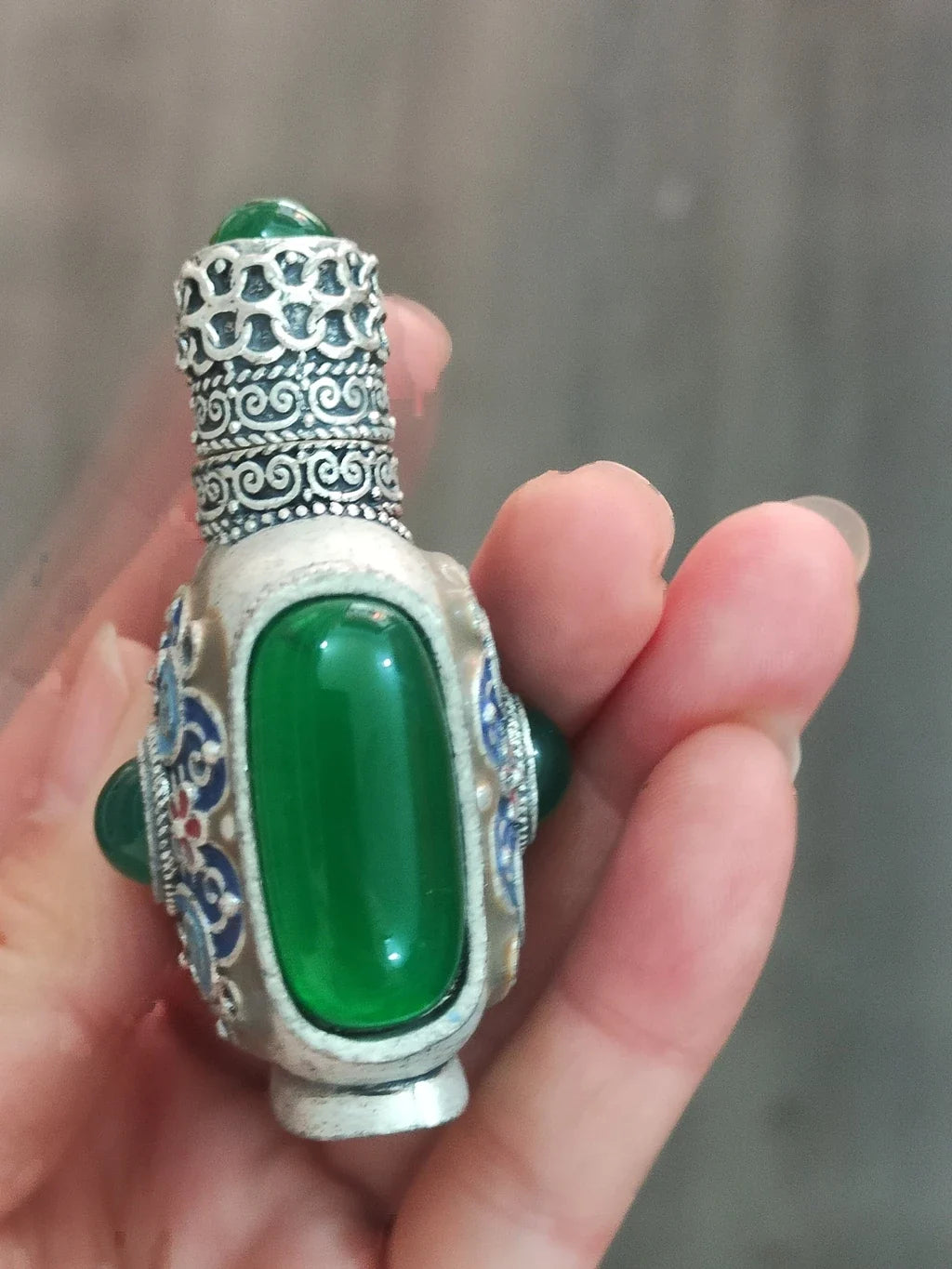 Rose‑Pattern Copper‑Inlaid Snuff Bottle – Chinese Handmade Collectible