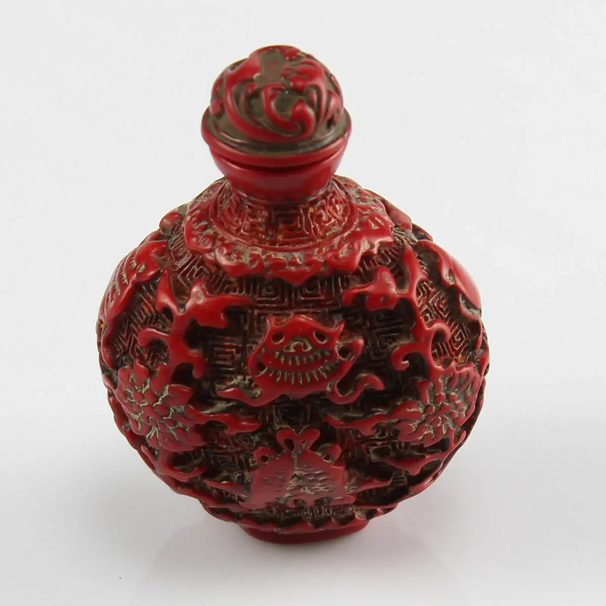 Coral‑Carved Flower & Fish Lucky Snuff Bottle – Chinese Collectible