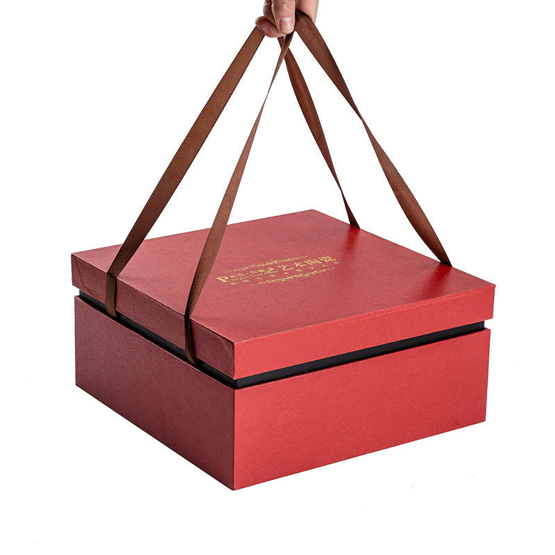 Porcelain Hand-painted Gilded Pu'er Tea Cake Caddy (Two-Piece)