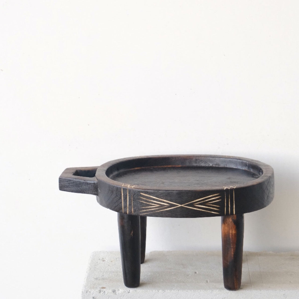 Wabi-Sabi Ornament Beech Tray With Black Geometric Handle