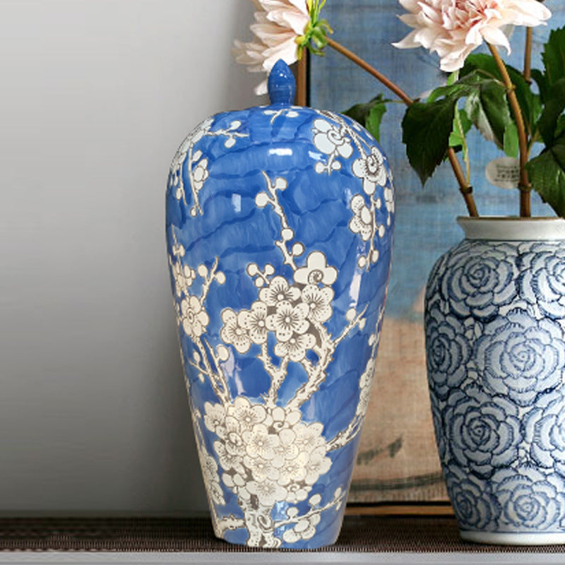 Chinese-style Decorative Blue-and-white Porcelain Vase With Gold Accents