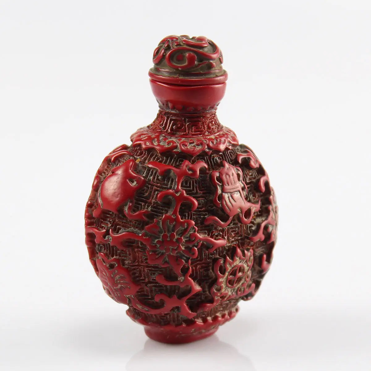 Coral‑Carved Flower & Fish Lucky Snuff Bottle – Chinese Collectible