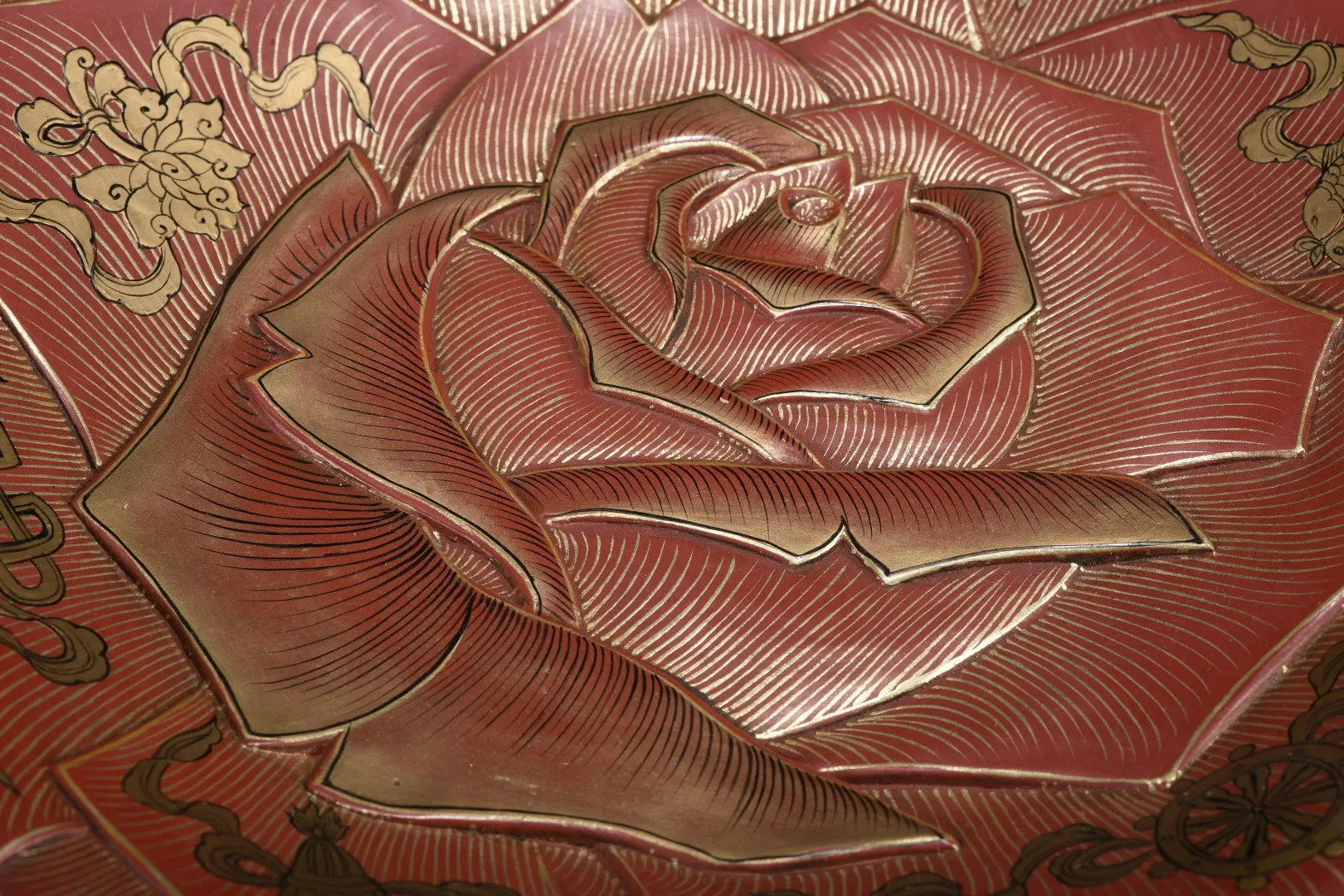 Old Wood Gold-Outline Floral Lacquer Plate Screen – Display Reward Plate