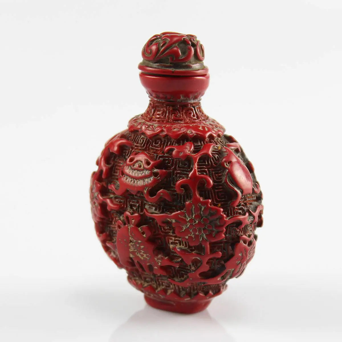Coral‑Carved Flower & Fish Lucky Snuff Bottle – Chinese Collectible