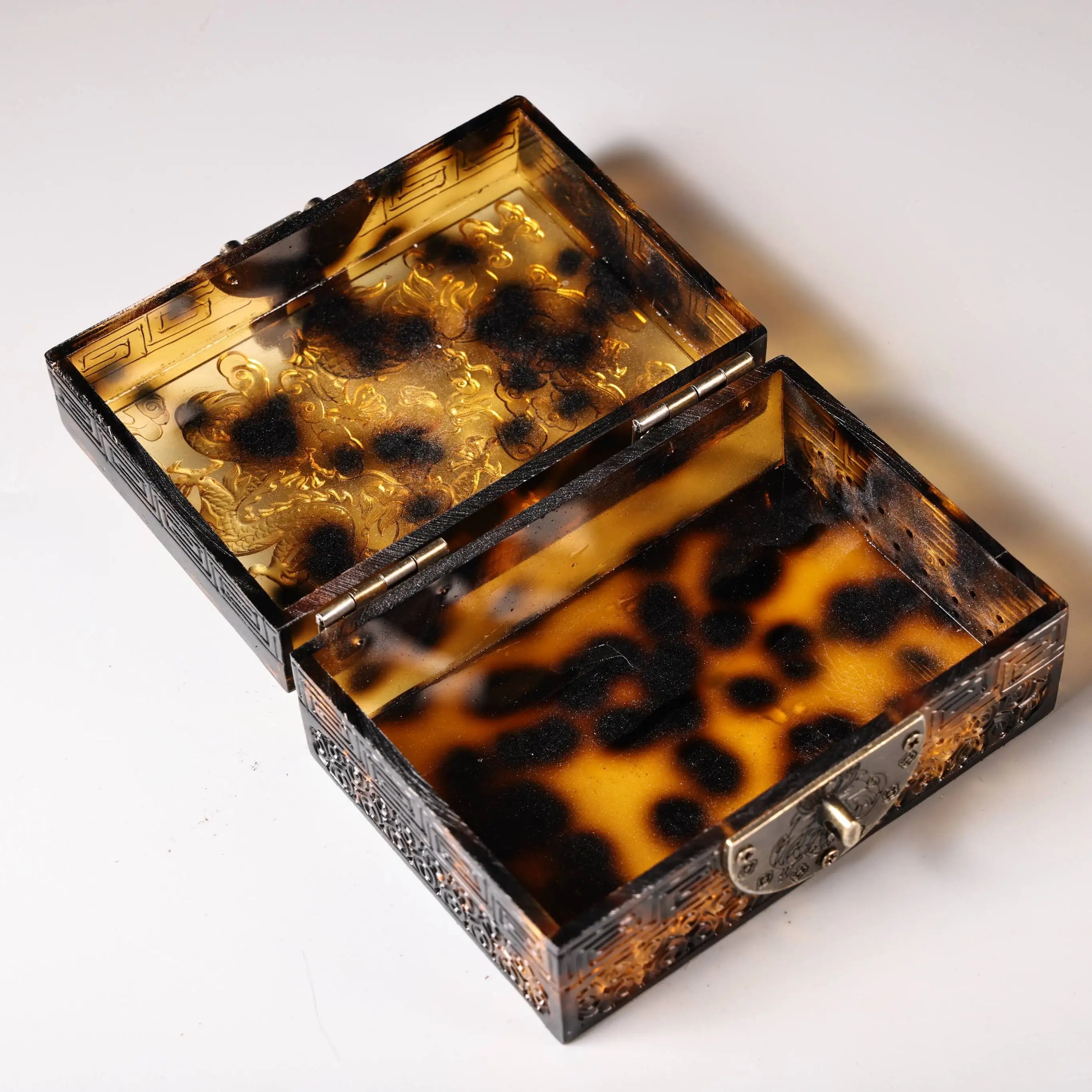 4" Old Hawksbill Turtle High Relief Long Box Amulet