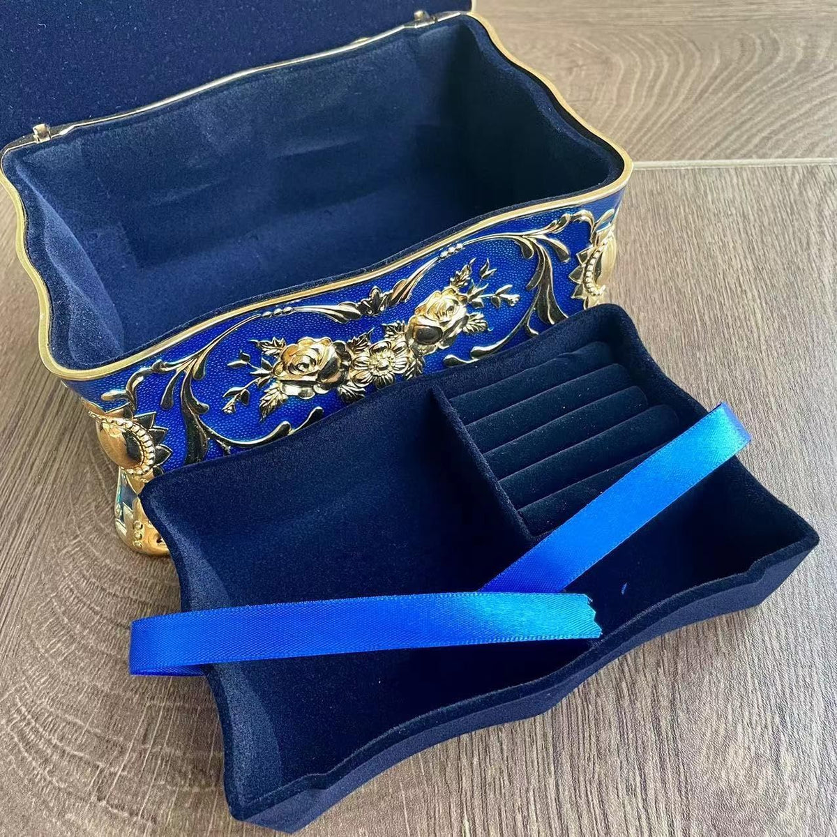 Ornate Pastoral-Style Jewelry Box – Velvet-Lined Gift for Girls & Women
