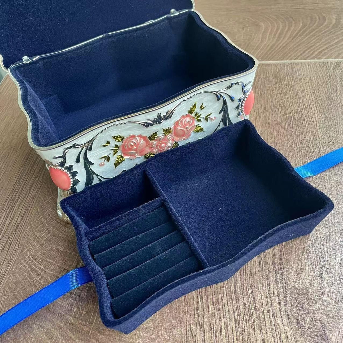 Ornate Pastoral-Style Jewelry Box – Velvet-Lined Gift for Girls & Women