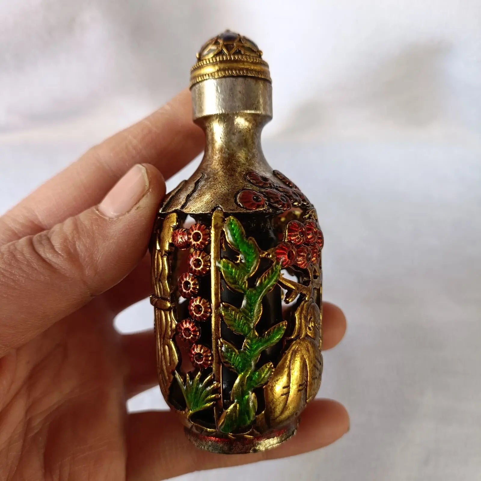 New Openwork Inlaid Tibetan Silver and Enamel Snuff Bottle – Handcrafted Copper Collectible
