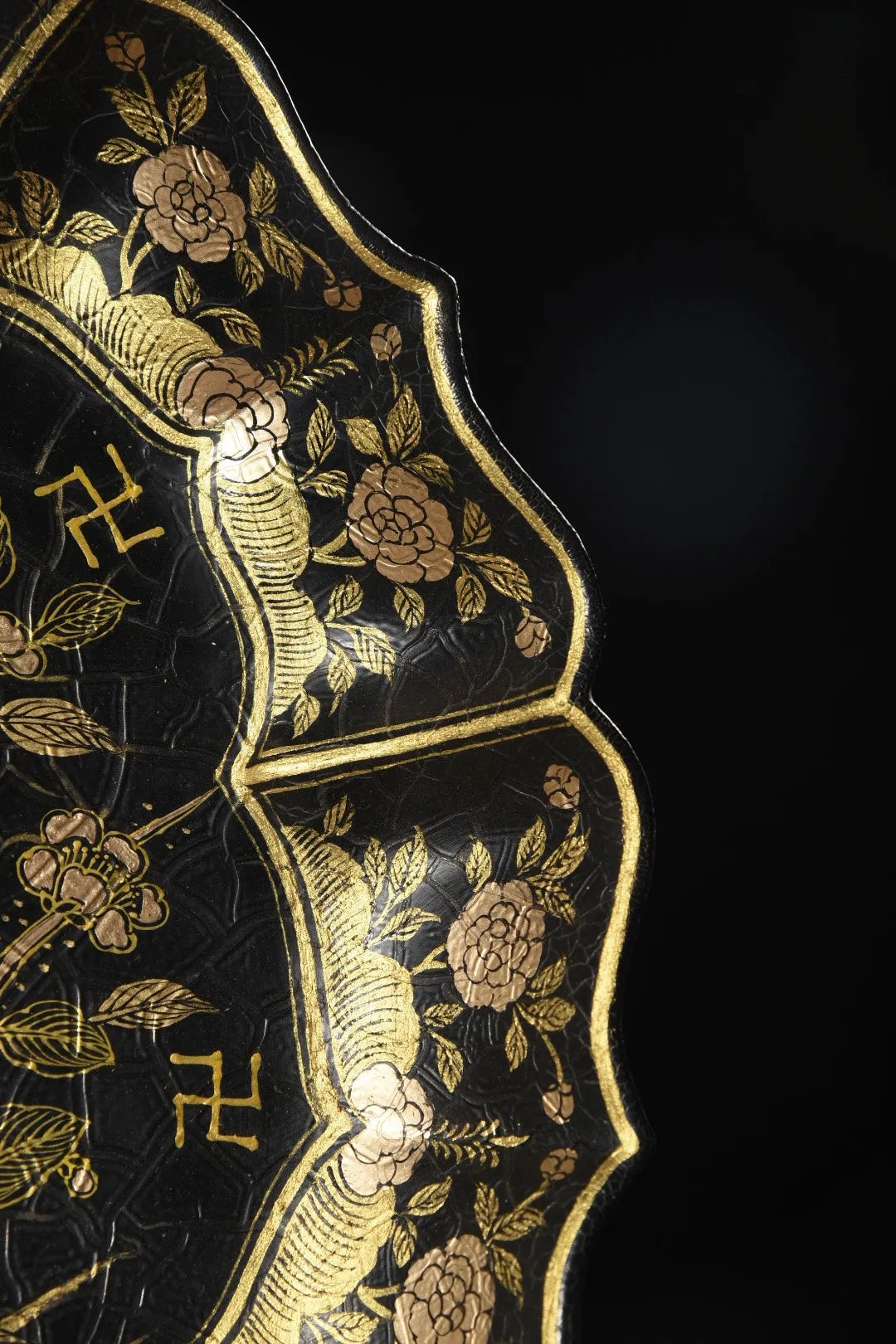 Tibetan Temple Semi-Antique Lacquerware Plate Screen – Fu Longevity, Gold Outline (31cm)