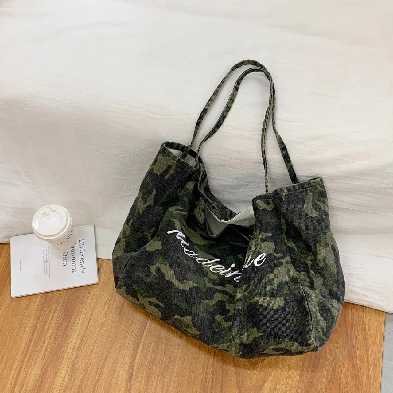 Eco-Friendly Canvas Shoulder Bag – Versatile Camouflage Tote