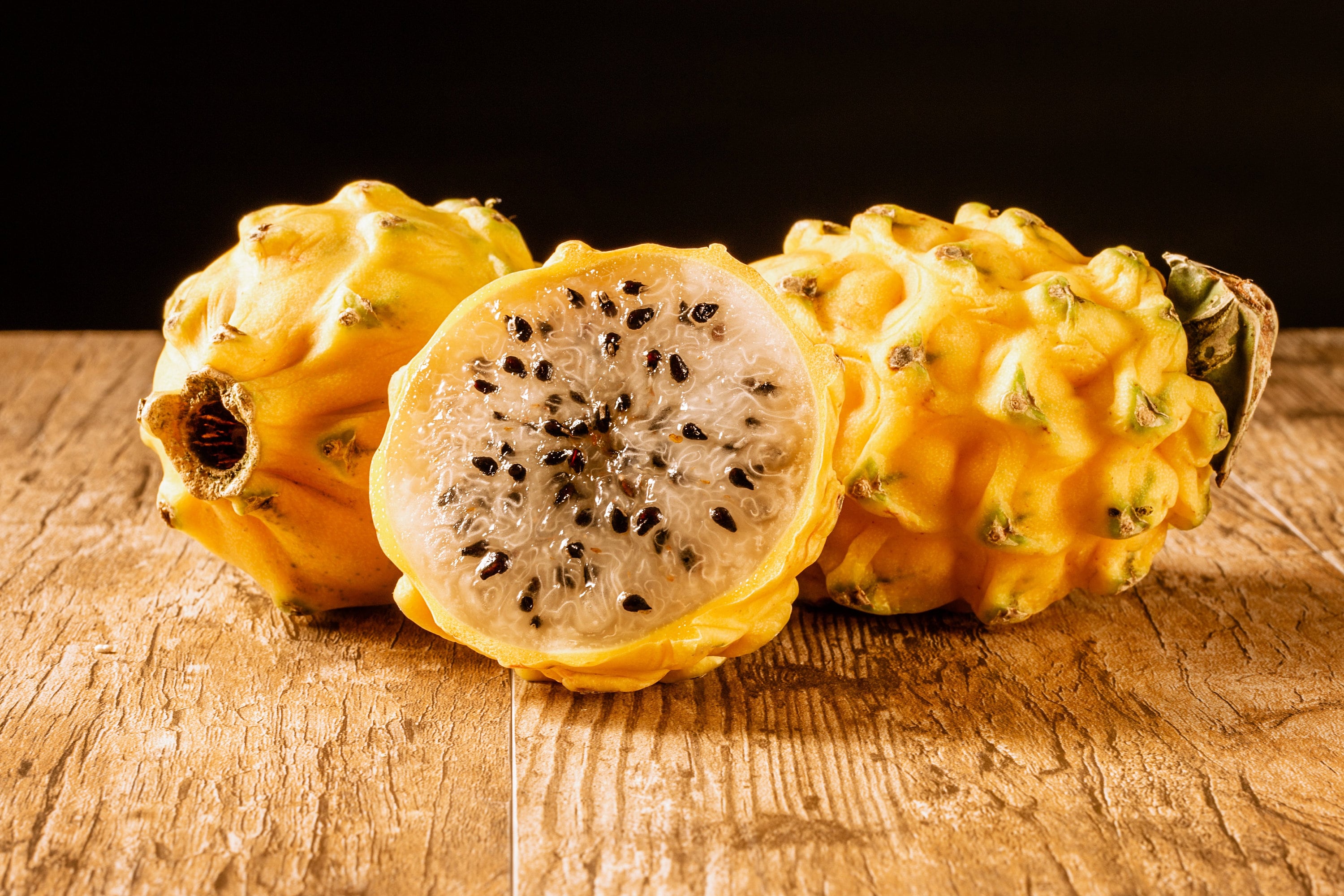 20 YELLOW DRAGON FRUIT ( Pitaya / Pitahaya / Strawberry Pear ) Hylocereus Megalanthus Cactus White Flower Seeds